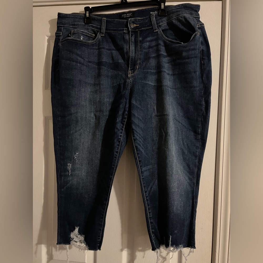 Judy Blue Distressed Dark Wash Cropped Jeans